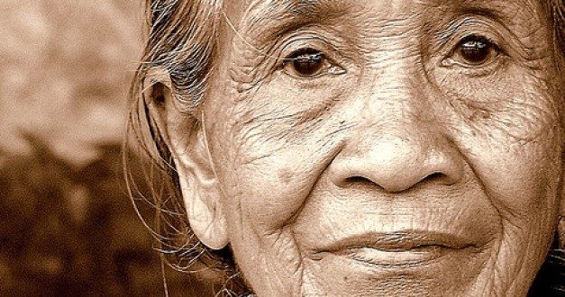 Rembulan di Wajah Nenek | Cerpen Zuly Kristanto